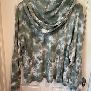 Calvin Klein Women’s XL Tie-Dye Shirt in Green and Cream